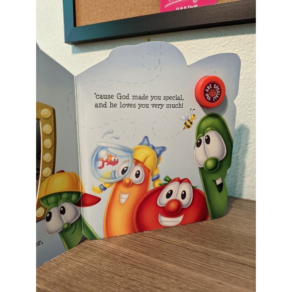 VeggieTales God Made You Special Sing Along Book - Picture 3 of 5
